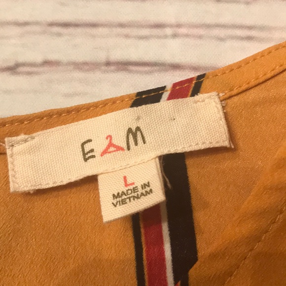 Cold Shoulder Top With Side Ties EEUC!! - Picture 6 of 6